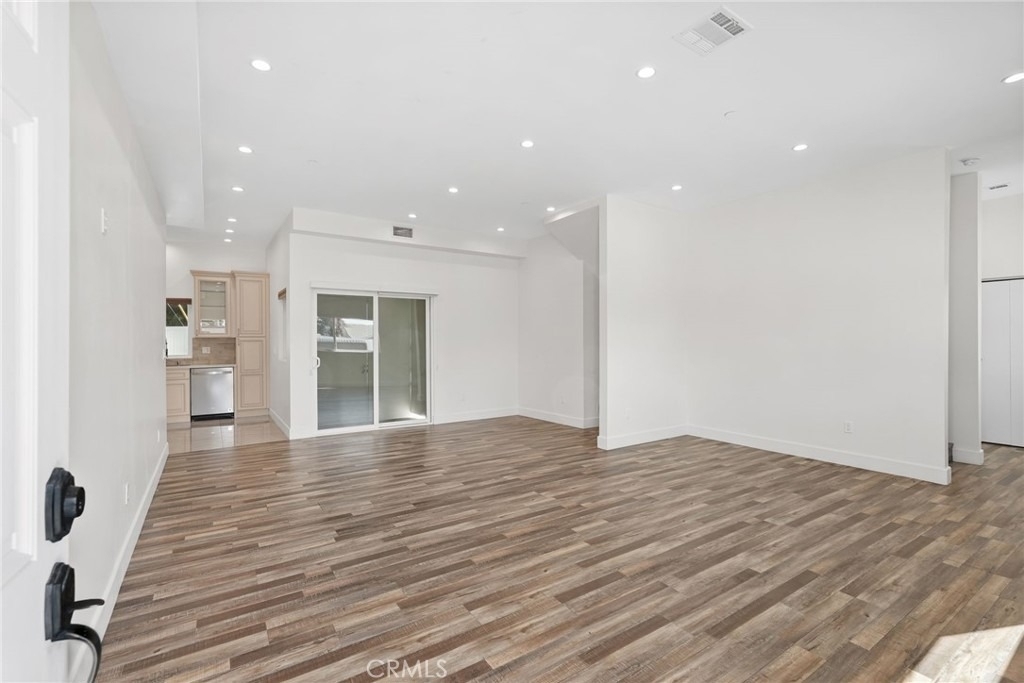 16507 San Fernando Mission Boulevard - Photo 4