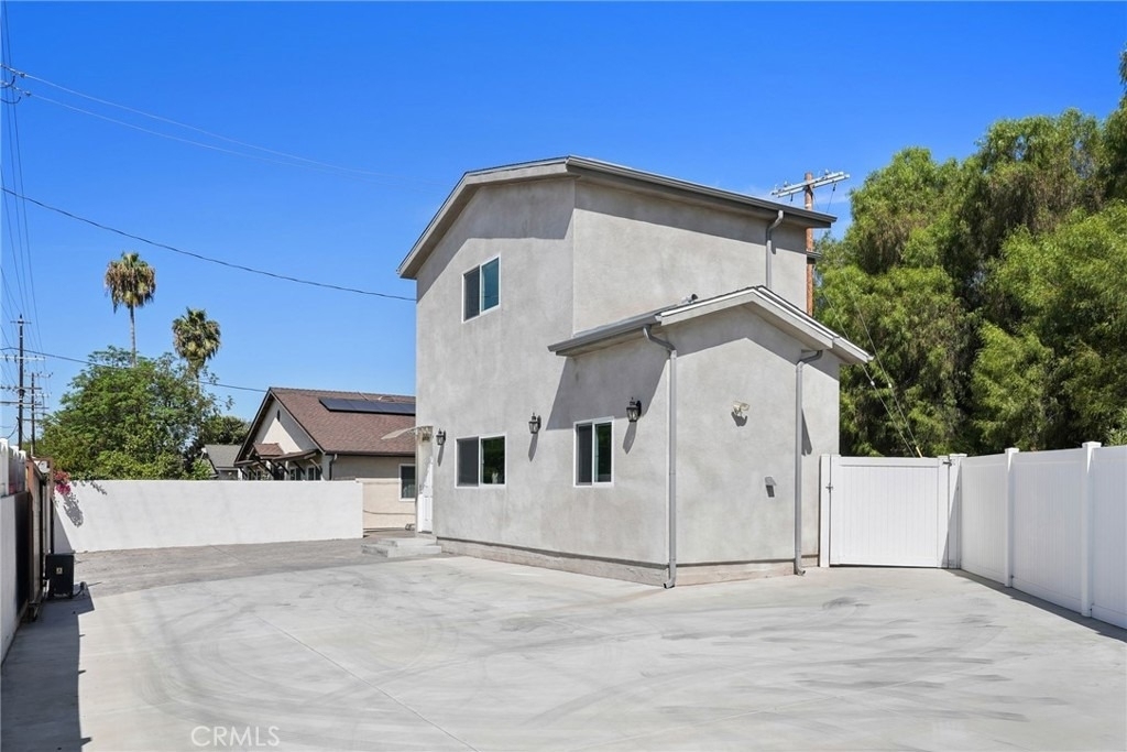 16507 San Fernando Mission Boulevard - Photo 3