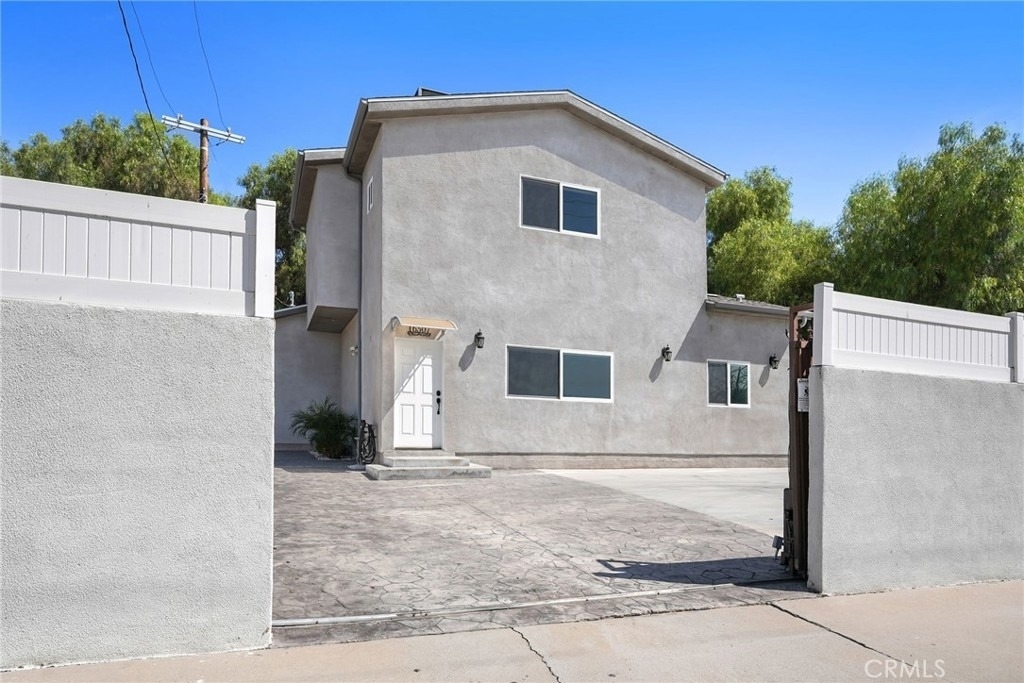 16507 San Fernando Mission Boulevard - Photo 1