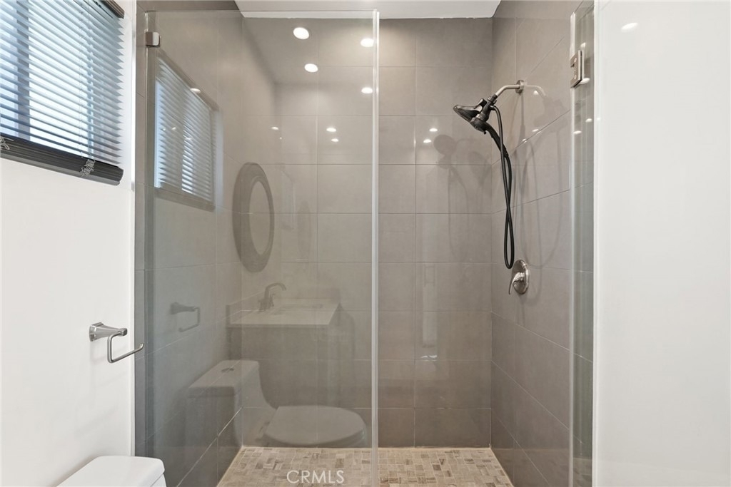 16507 San Fernando Mission Boulevard - Photo 19