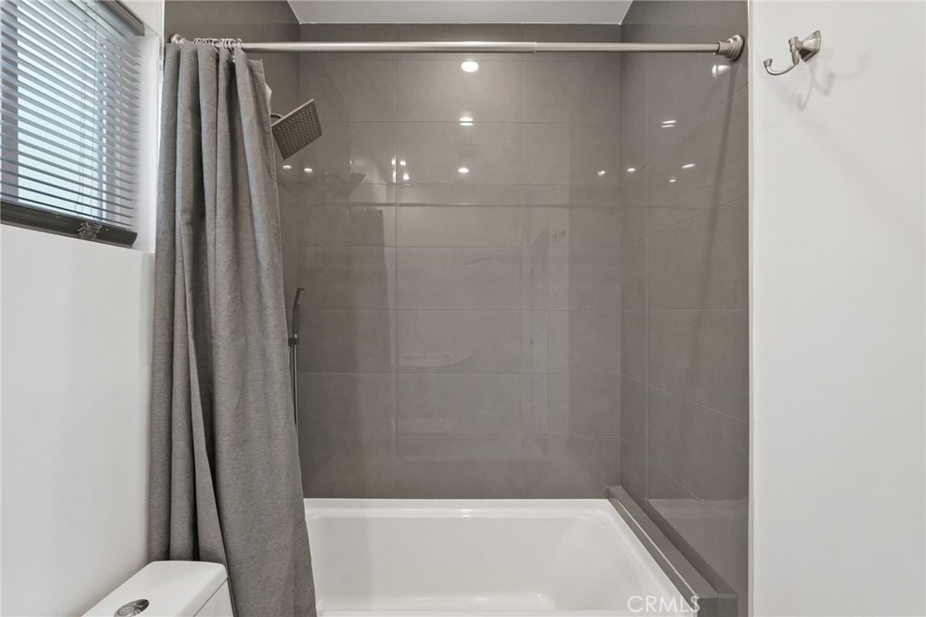 16507 San Fernando Mission Boulevard - Photo 23