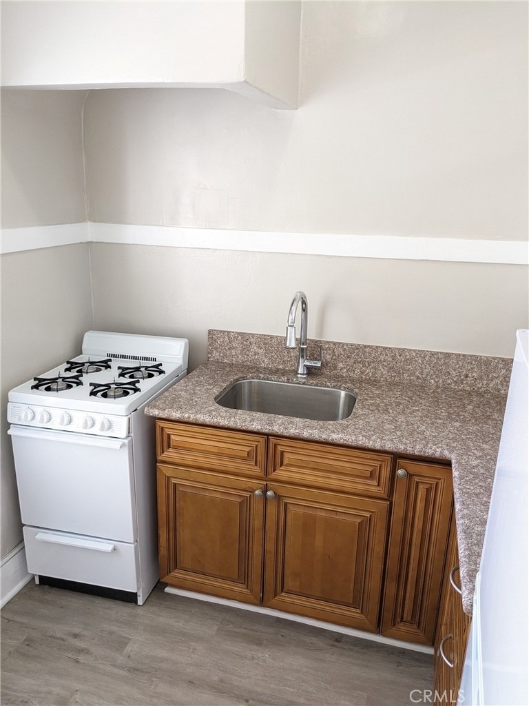 406 Linden Avenue - Photo 2