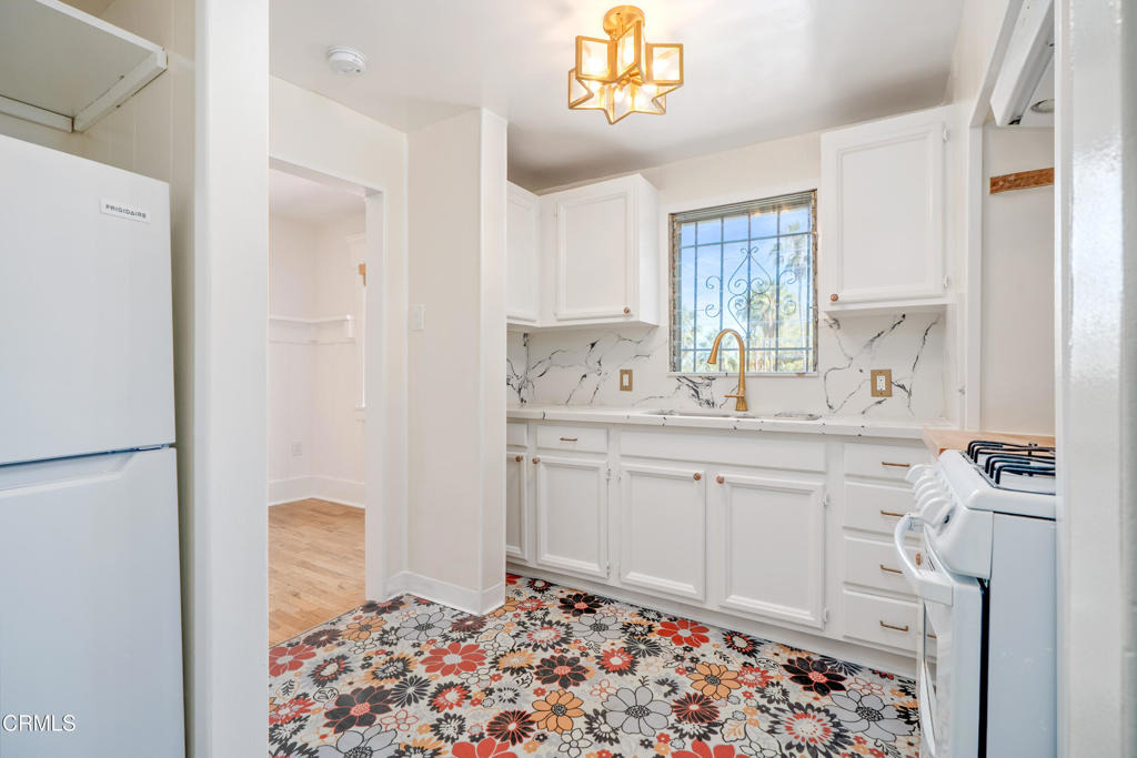 2026 Laurel Canyon Boulevard - Photo 3
