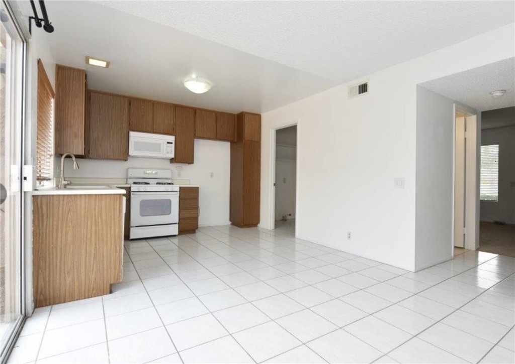 13 Eastmont - Photo 2