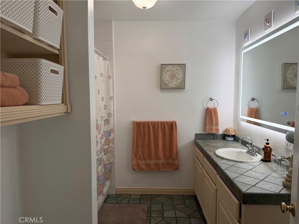 2210 Rockway - Photo 9