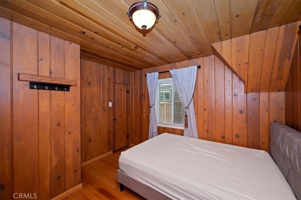 311 Hemlock - Photo 15