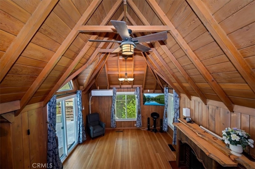 311 Hemlock - Photo 19
