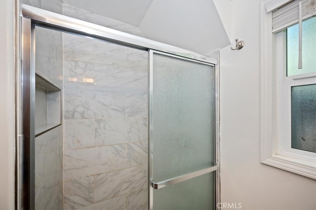 311 Hemlock - Photo 12