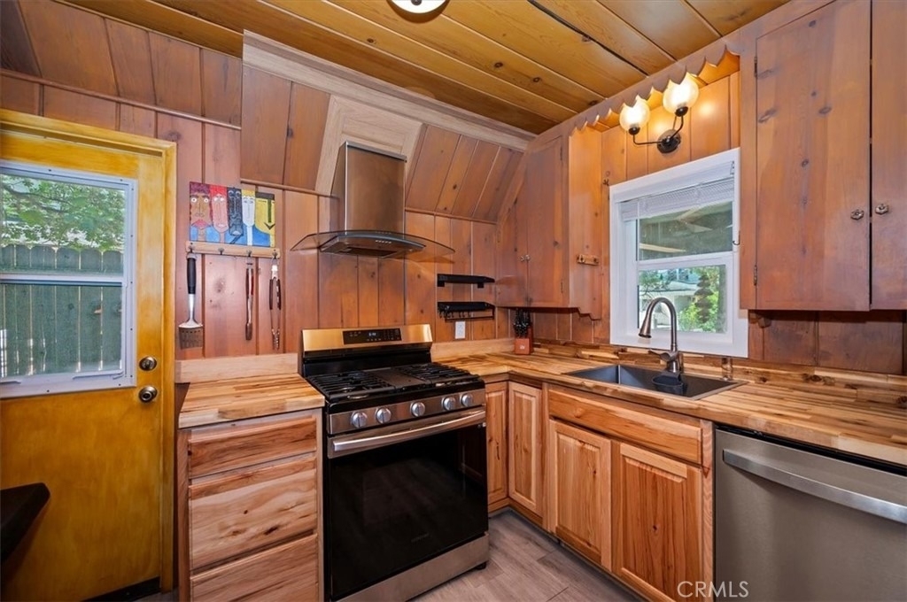 311 Hemlock - Photo 8