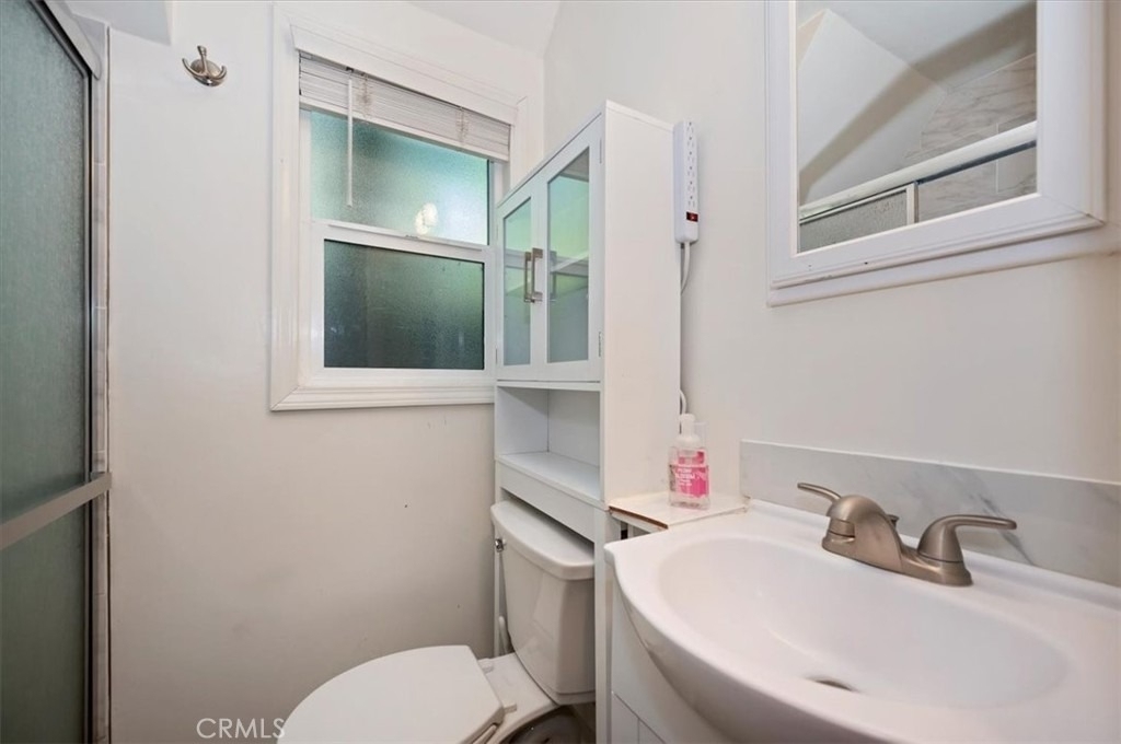 311 Hemlock - Photo 11