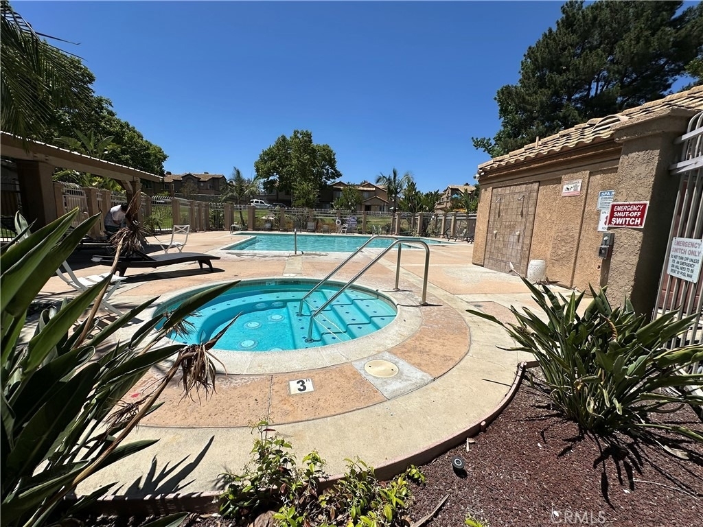 14748 Moon Crest - Photo 0