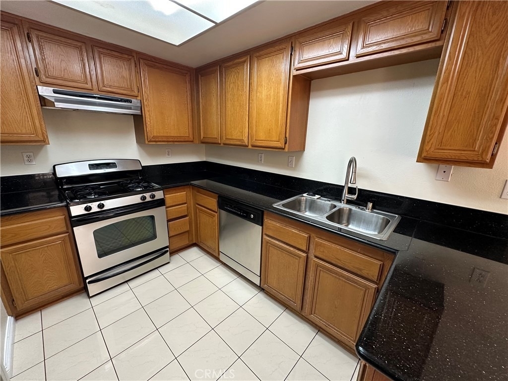 14748 Moon Crest - Photo 8