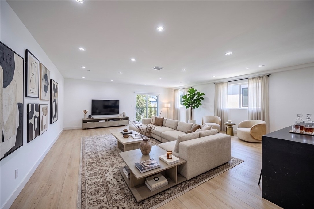 1021 S. Citrus Avenue - Photo 2