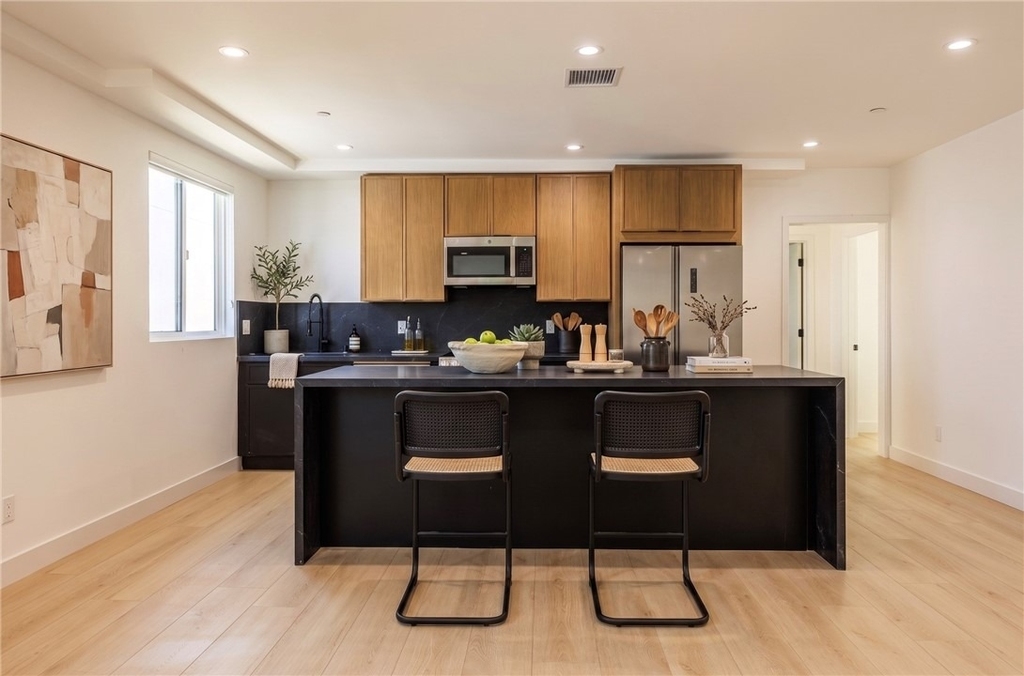 1021 S. Citrus Avenue - Photo 3
