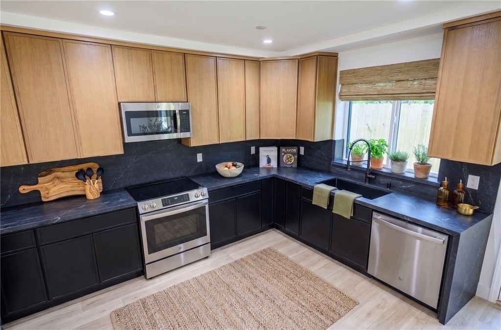 1021 S. Citrus Avenue - Photo 3