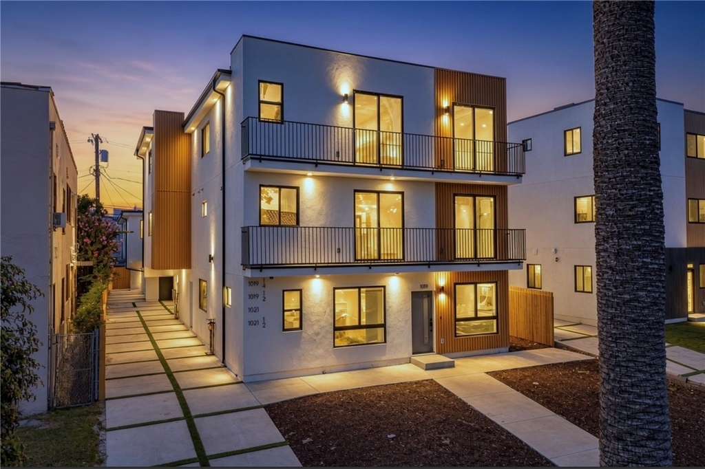 1021 S. Citrus Avenue - Photo 1