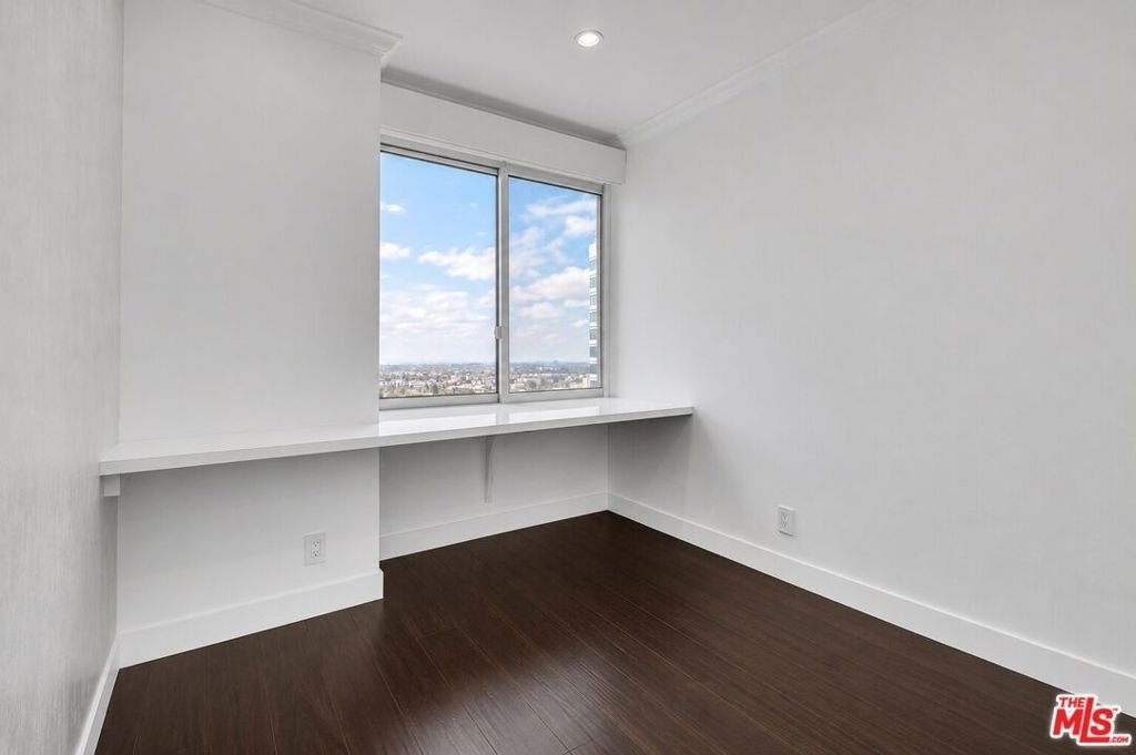 865 Comstock Avenue - Photo 12