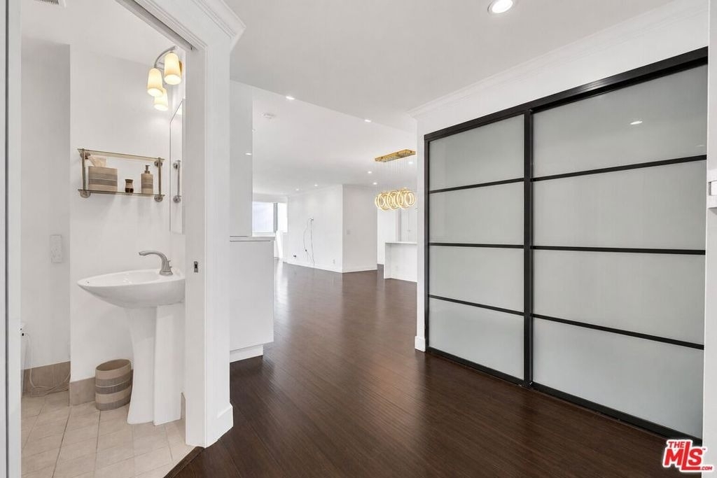 865 Comstock Avenue - Photo 5