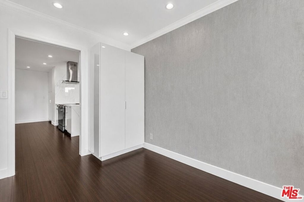 865 Comstock Avenue - Photo 11