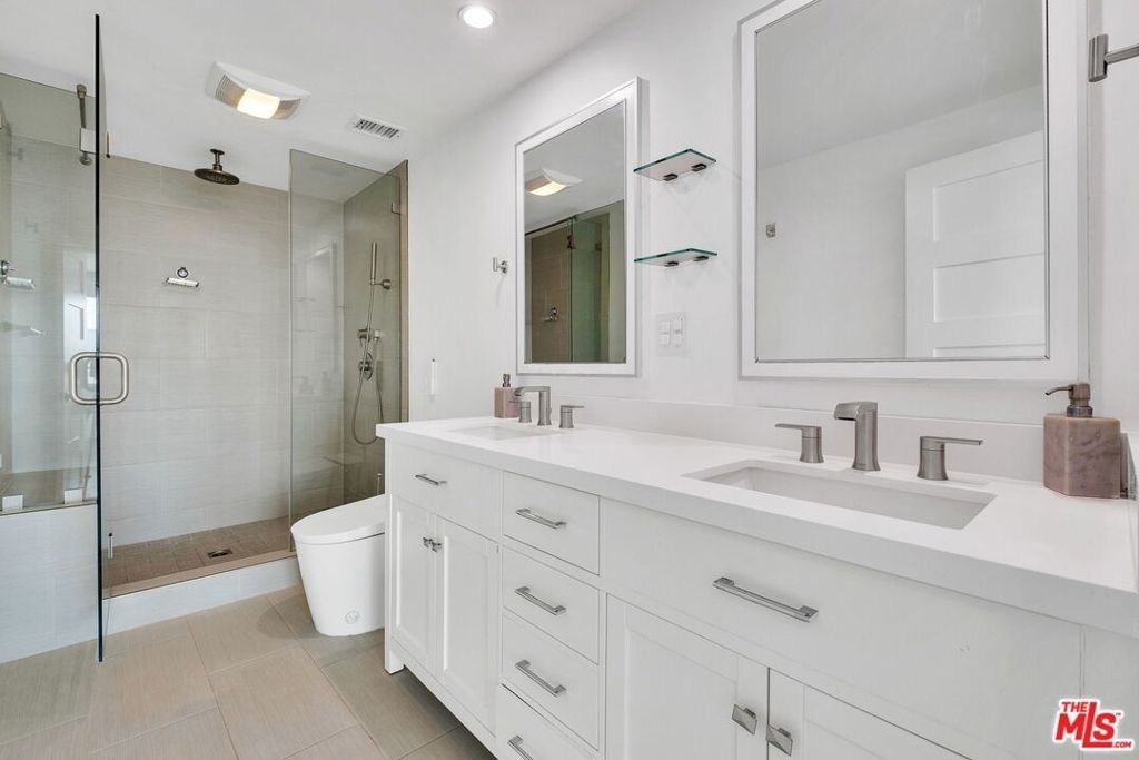 865 Comstock Avenue - Photo 3