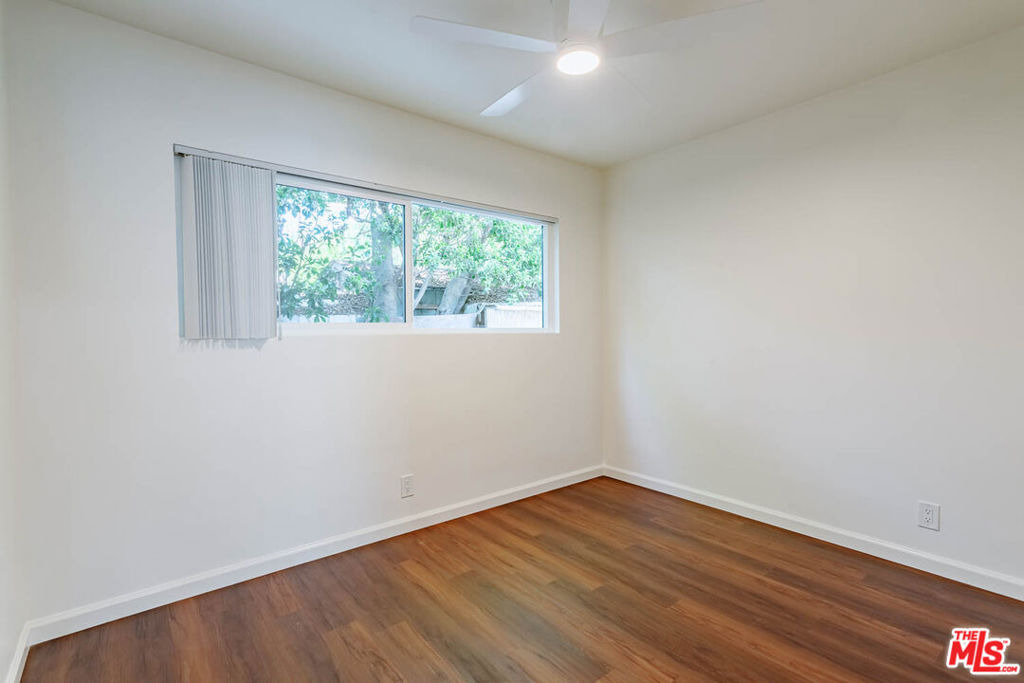 11749 Riverside Drive - Photo 15