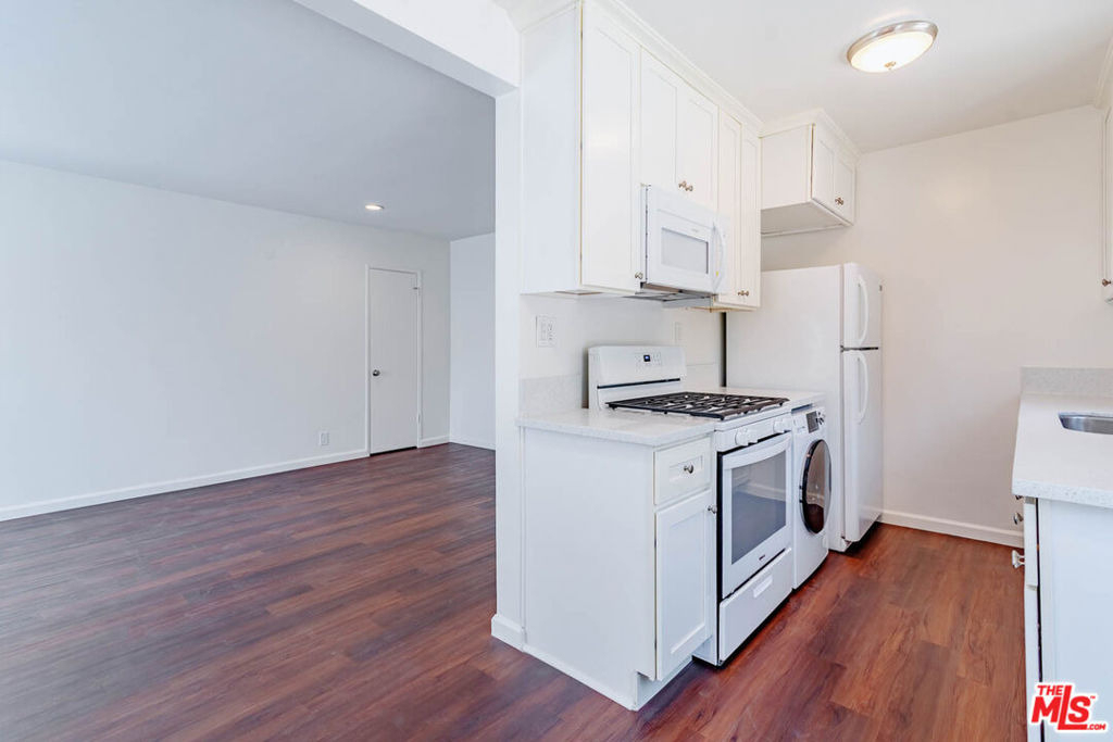 11749 Riverside Drive - Photo 11