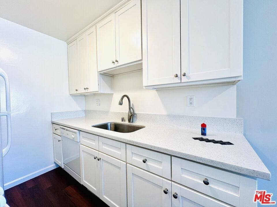 11749 Riverside Drive - Photo 12