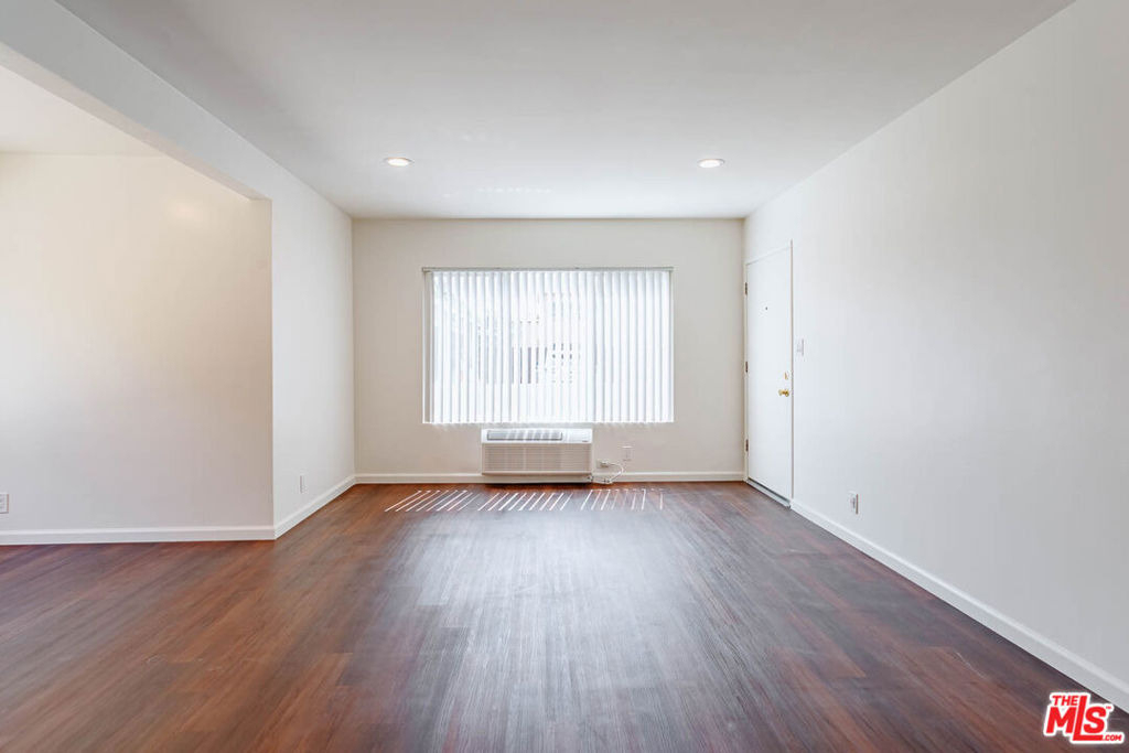 11749 Riverside Drive - Photo 7