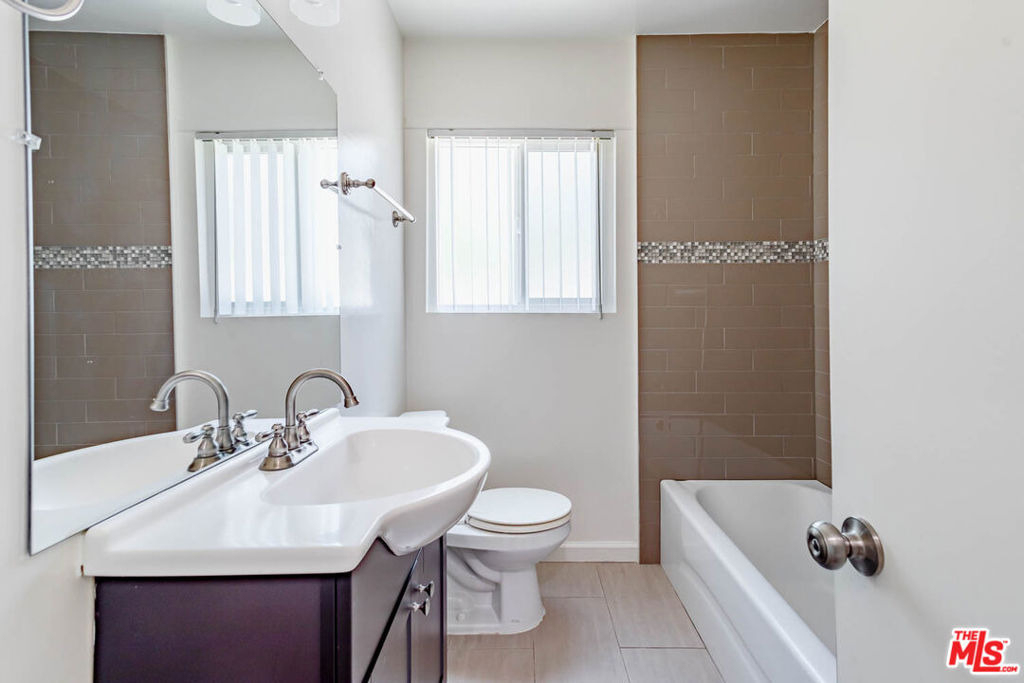 11749 Riverside Drive - Photo 19