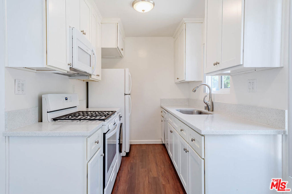 11749 Riverside Drive - Photo 13