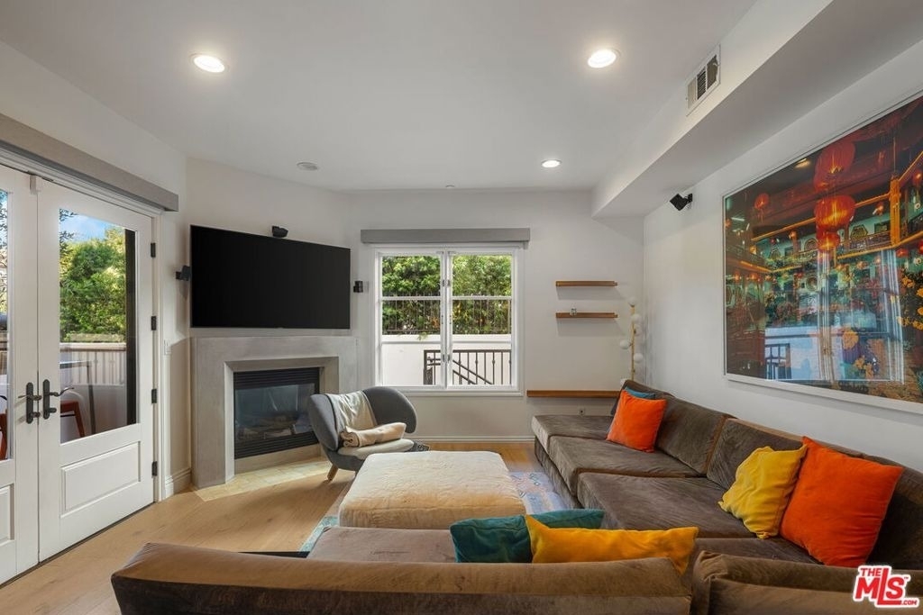 718 N Croft Avenue - Photo 5