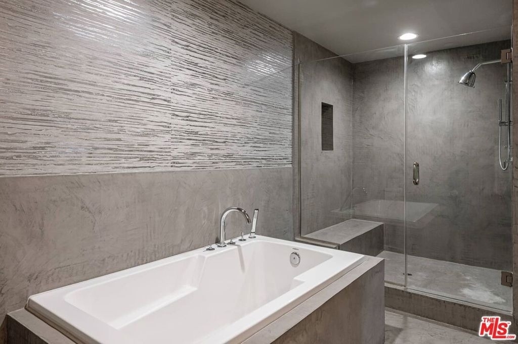 718 N Croft Avenue - Photo 9