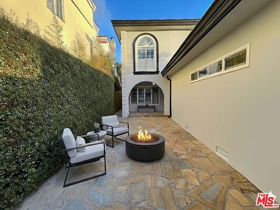 7842 W 79th Street - Photo 1