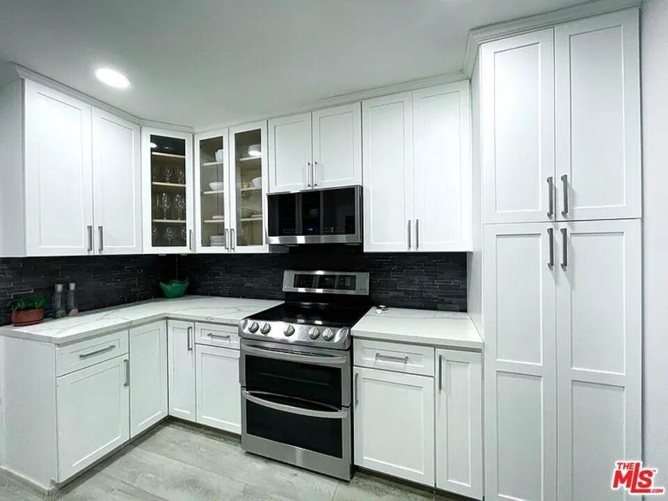 7842 W 79th Street - Photo 8