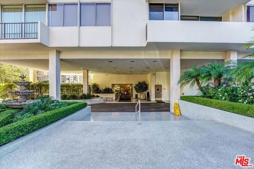 10433 Wilshire Boulevard - Photo 1
