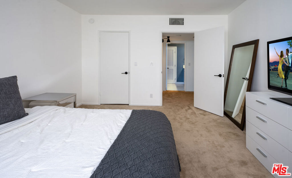 927 N Kings Road - Photo 8