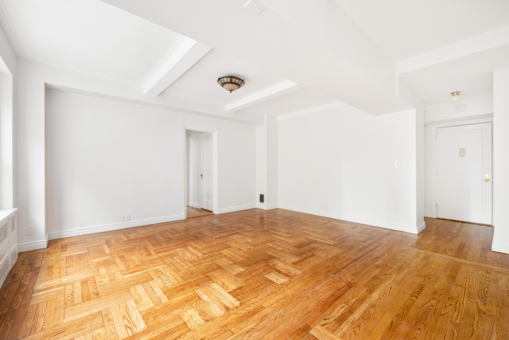 433 West 34th Street - Photo 3
