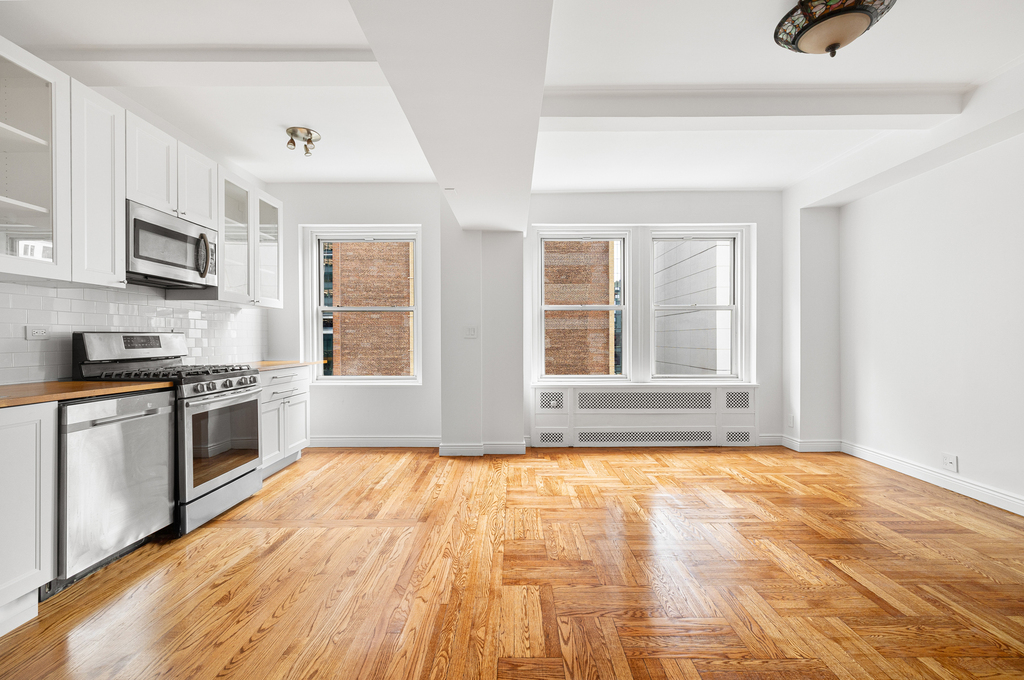 433 West 34th Street - Photo 1