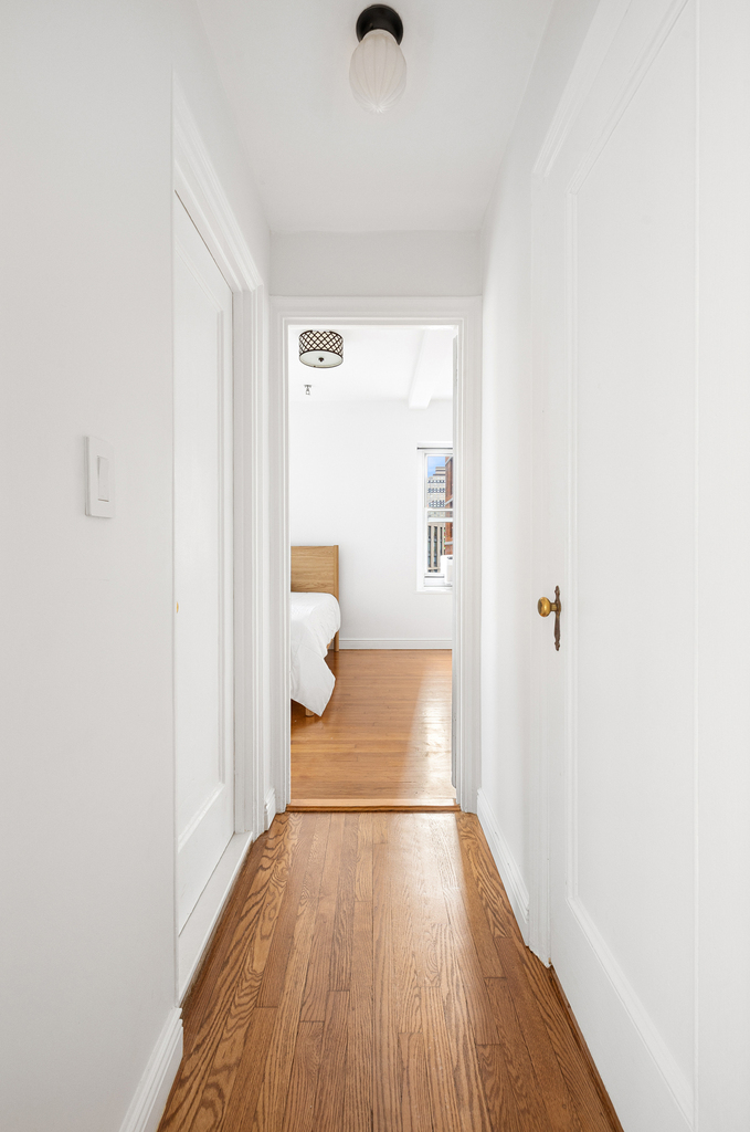433 West 34th Street - Photo 7