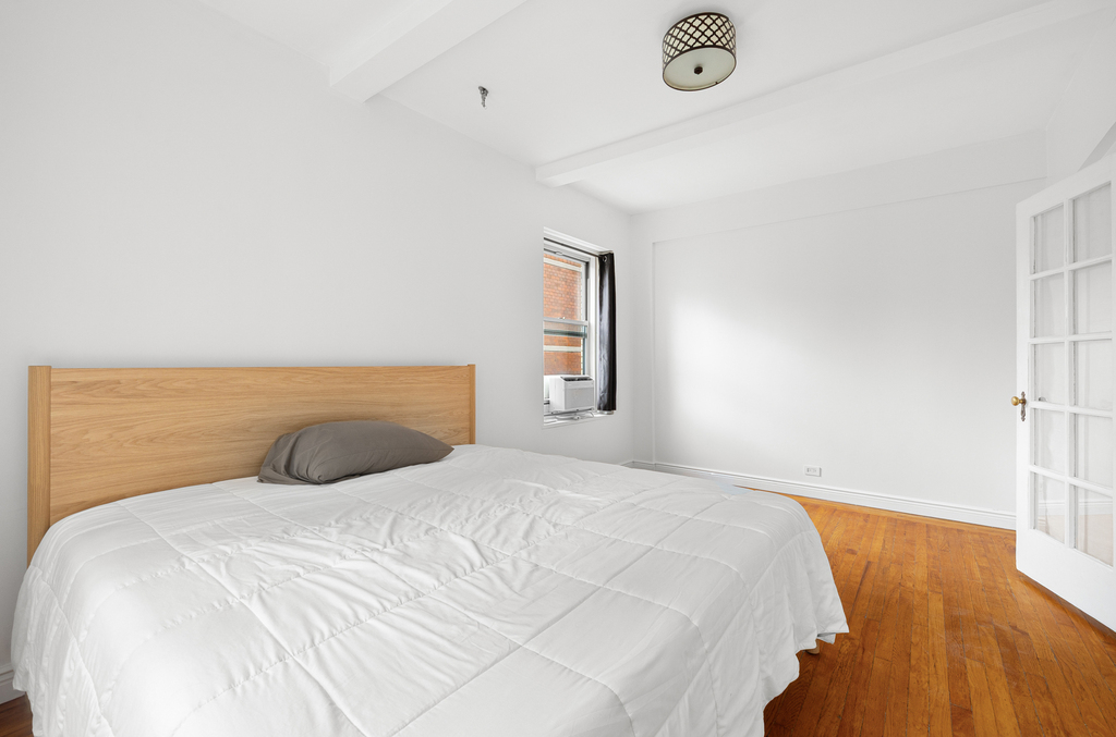 433 West 34th Street - Photo 10
