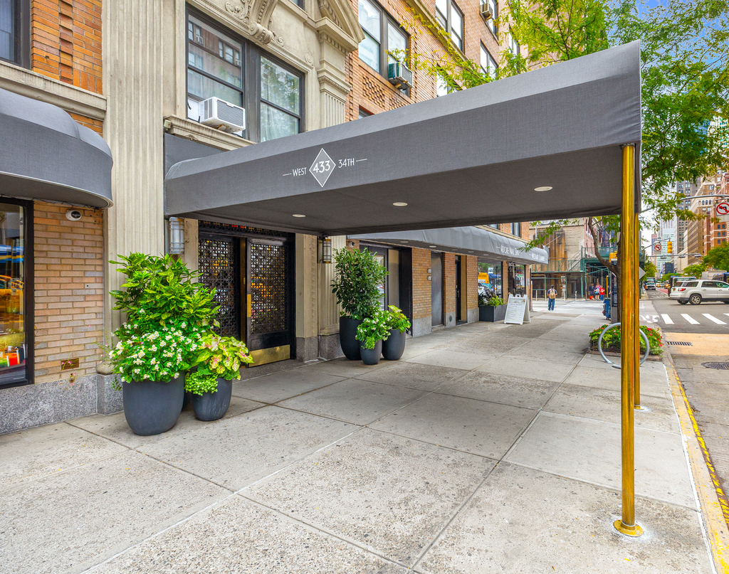 433 West 34th Street - Photo 15