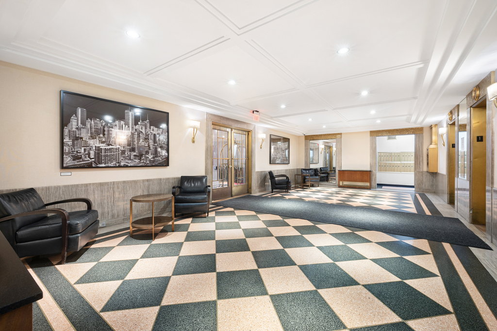 433 West 34th Street - Photo 16