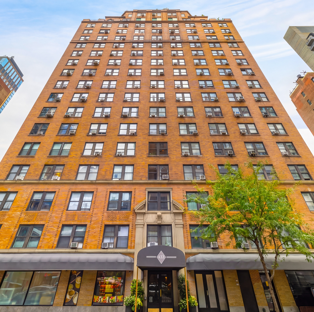 433 West 34th Street - Photo 14
