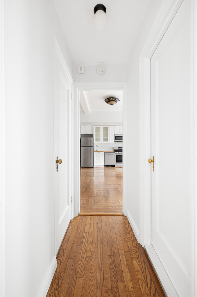 433 West 34th Street - Photo 12