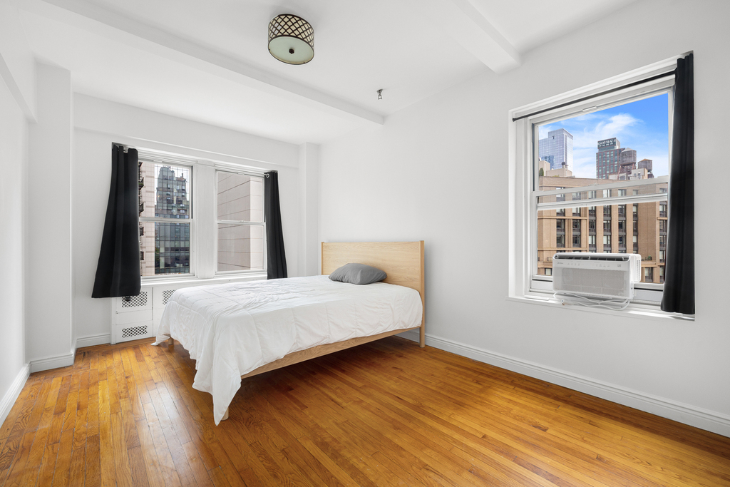 433 West 34th Street - Photo 9