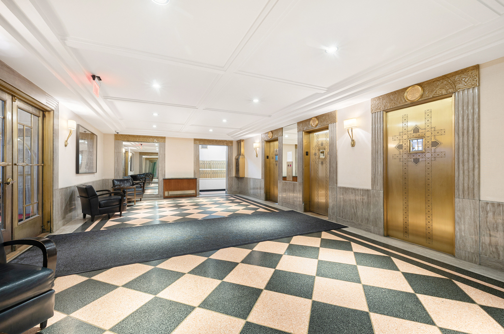 433 West 34th Street - Photo 17