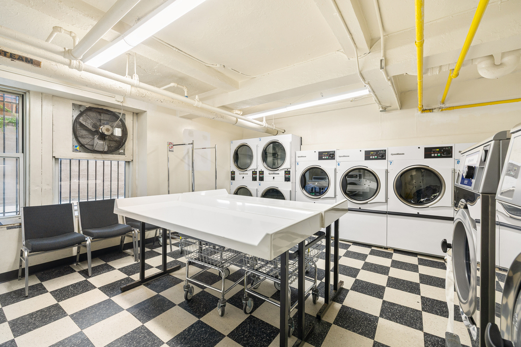 433 West 34th Street - Photo 19