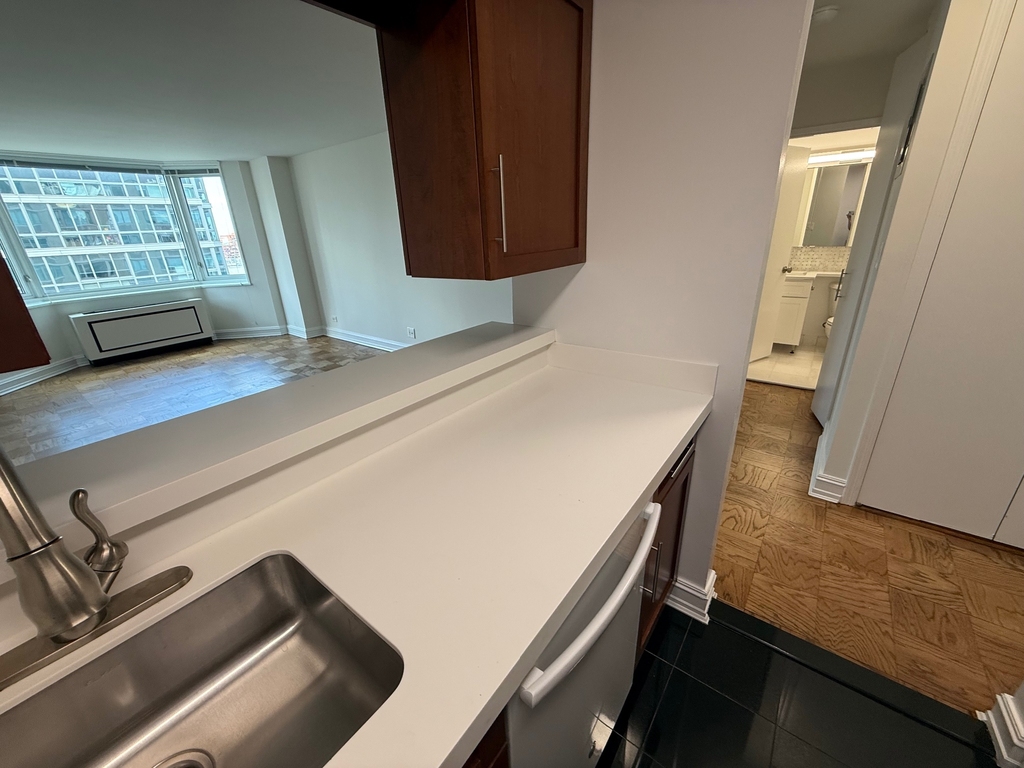 400 East 71st Street - Photo 5
