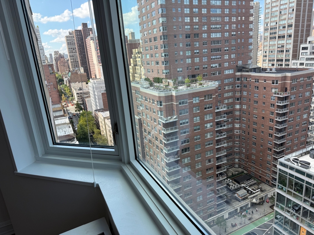 400 East 71st Street - Photo 2