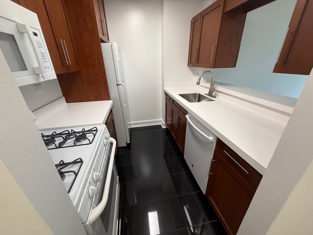 400 East 71st Street - Photo 4